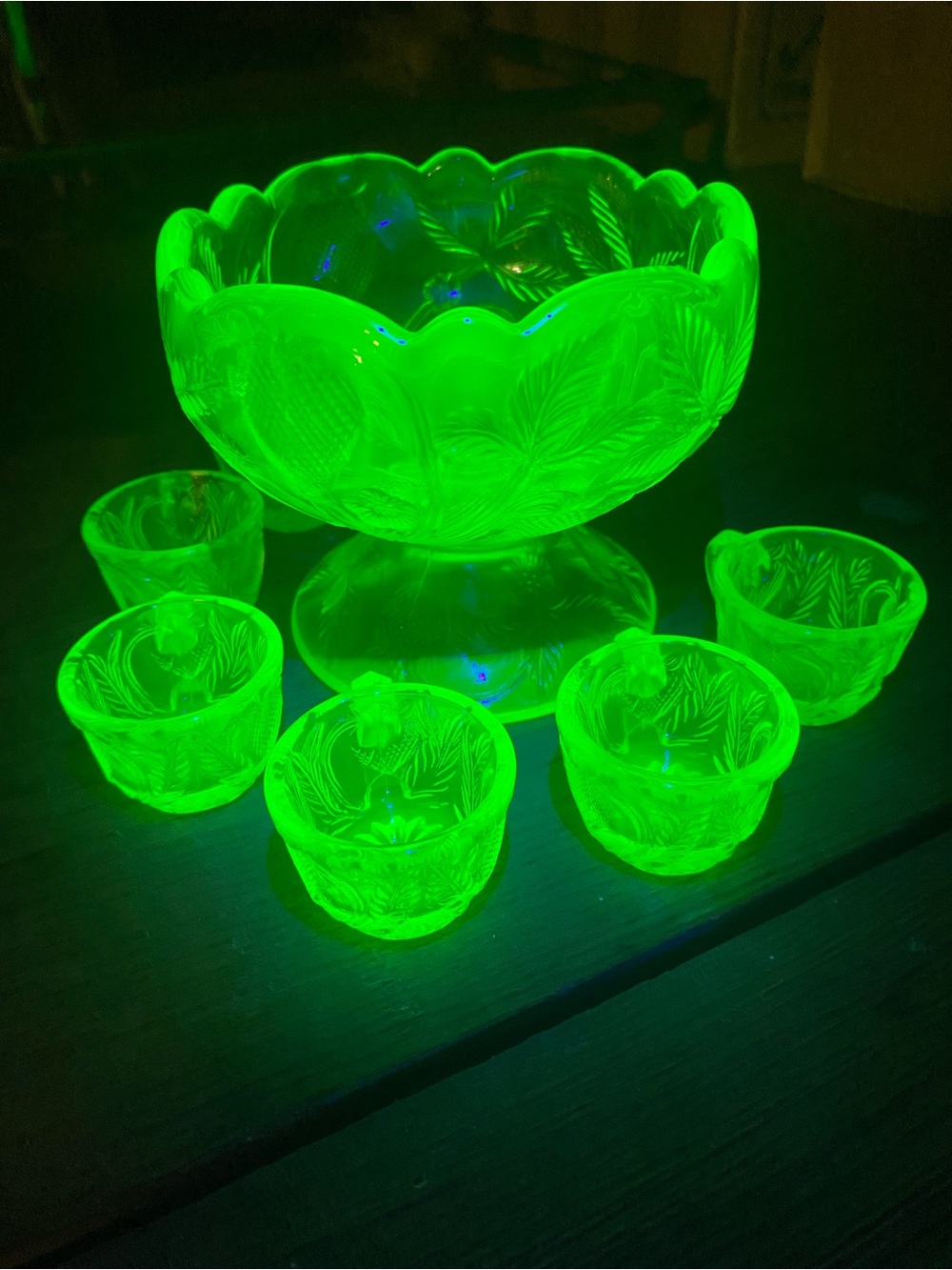 Vaseline Uranium Glass Punch Bowl Set - Neon Lime Green - Picture 2 of 2